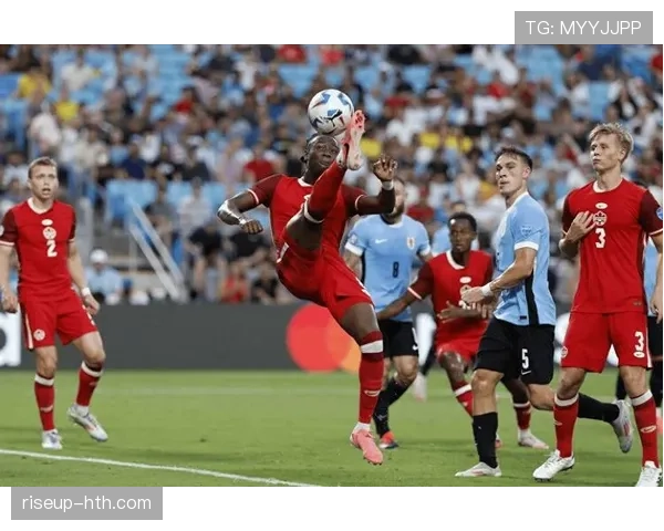 戴维斯闪耀赛场，率加拿大队斩获关键胜利彰显球队实力